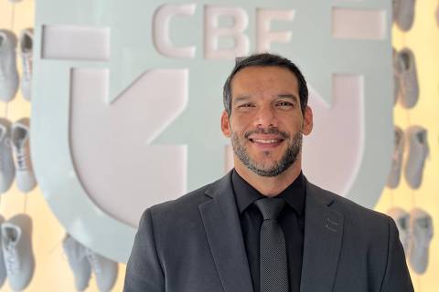 Candidato único à CBF, Samir Xaud nega inexperiência, promete mudanças e diz que vai manter Ancelotti