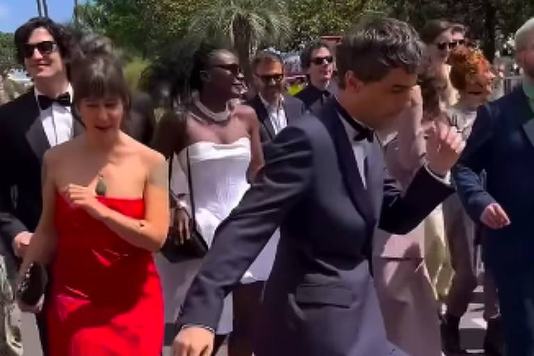 Wagner Moura dança frevo em Cannes