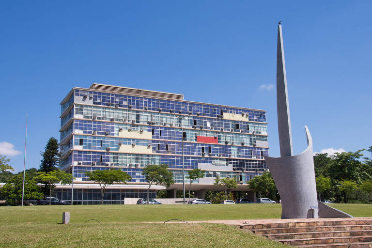 UFMG divulga data e lista de obras de novo vestibular seriado