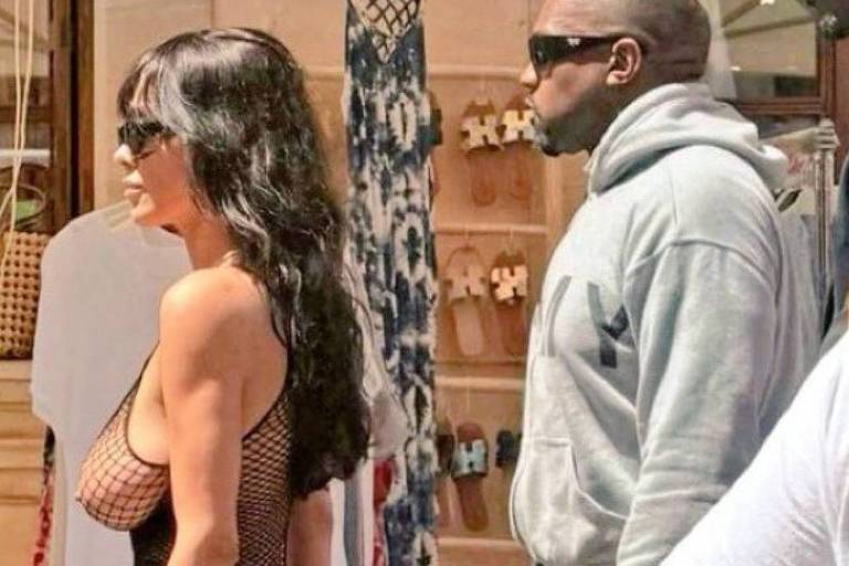 Bianca Censori toma sorvete com os seios à mostra na Espanha