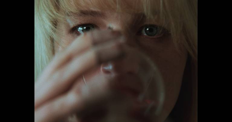 Jennifer Lawrence em cena do filme "Die My Love", de Lynne Ramsay