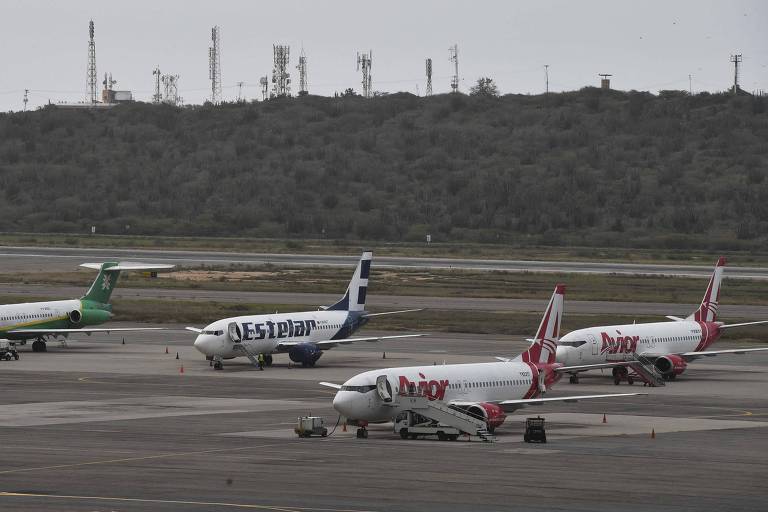 Venezuela suspende voos com Colômbia após falar em entrada de mercenários do país vizinho