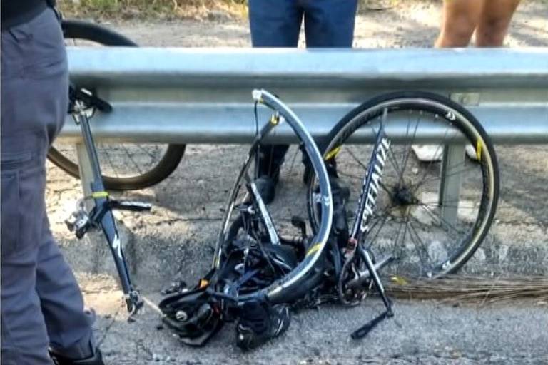 Motorista na contramão atropela três ciclistas em Cajamar (SP)