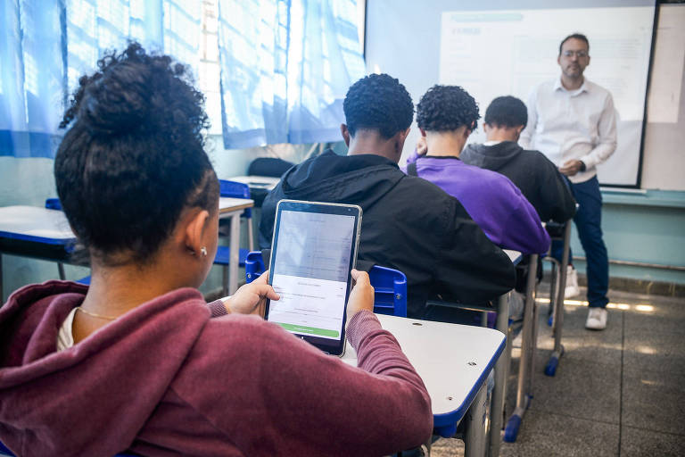 Inteligência artificial será usada na correção de tarefas nas escolas estaduais de SP