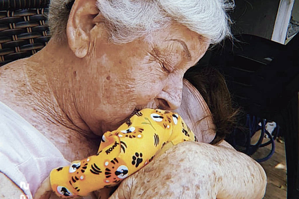 Bebês reborn servem de apoio terapêutico para pessoas com Alzheimer
