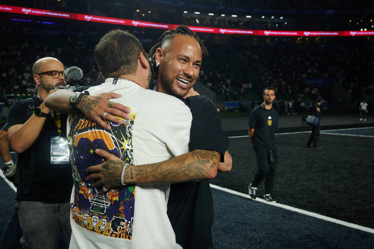 Neymar, entre Kings League e leilão, tenta voltar ao time do Santos