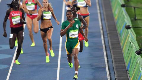 South Africa's Caster Semenya (front) runs to win the Women's 800m Final during the athletics event at the Rio 2016 Olympic Games at the Olympic Stadium in Rio de Janeiro on August 20, 2016.   / AFP PHOTO / PEDRO UGARTE