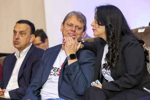 Tarcísio lança contraponto a Lula com tietagem, religião e primeira-dama em destaque