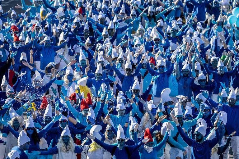 Cidade francesa bate recorde ao reunir 3 mil pessoas fantasiadas de Smurfs
