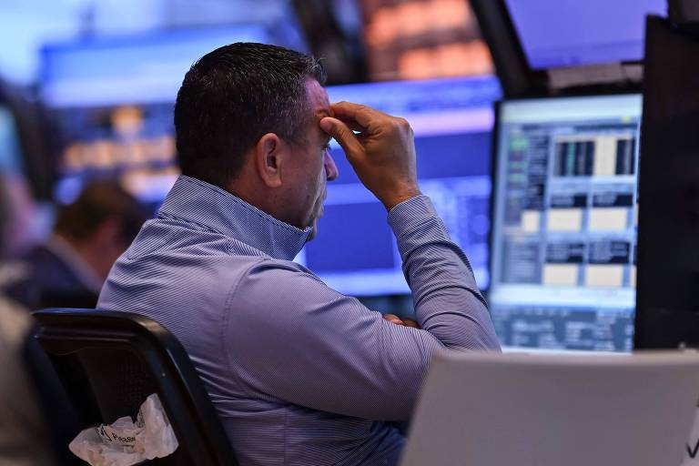Bolsas americanas despencam após Trump ameaçar União Europeia e Apple com tarifas
