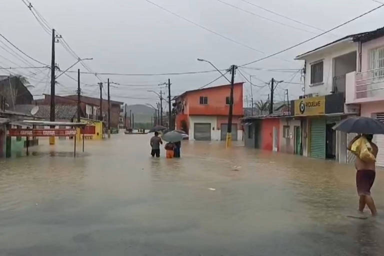 Fortes chuvas levam mais de 700 pessoas a deixarem suas casas em Alagoas