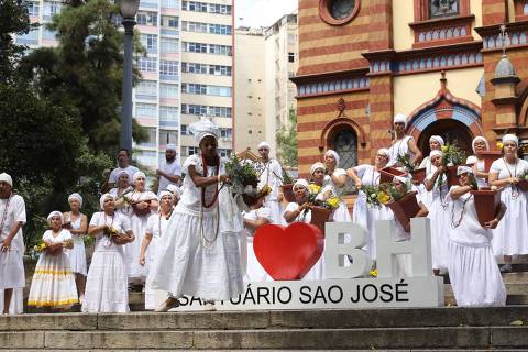 https://f.i.uol.com.br/fotografia/2025/05/21/1747850646682e1596f0ae3_1747850646_3x2_th.jpg