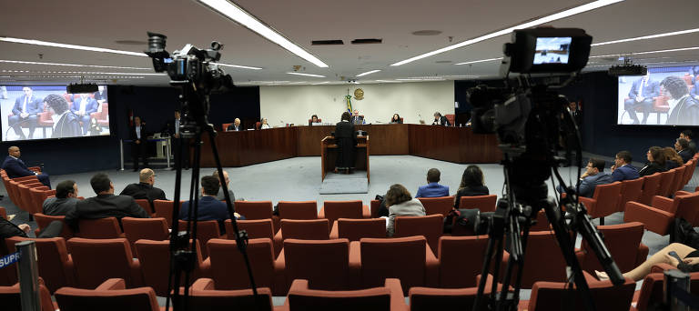 Além dos oito nomes citados, o STF também tornou réu Márcio Nunes de Resende Júnior e Sérgio Cavaliere de Medeiros, coronel e tenente-coronel, respectivamente. O órgão, por outro lado, rejeitou a denúncia contra o coronel da reserva Cleverson Magalhães e o general Nilton Diniz Rodrigues por falta de indícios suficientes