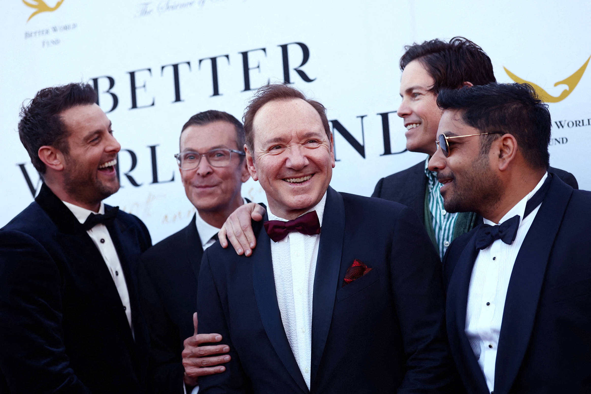 Kevin Spacey é premiado durante evento em Cannes sem ligação com o festival