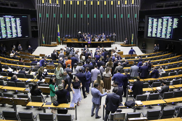 Câmara aprova urgência de atualização da tabela do Imposto de Renda de 2025