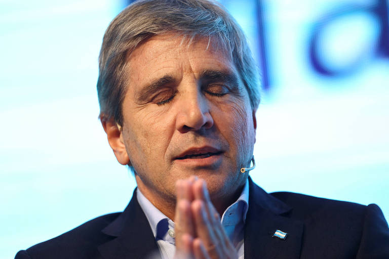 Milei lança programa para que argentino tire dólares do 'colchão' sem dizer origem