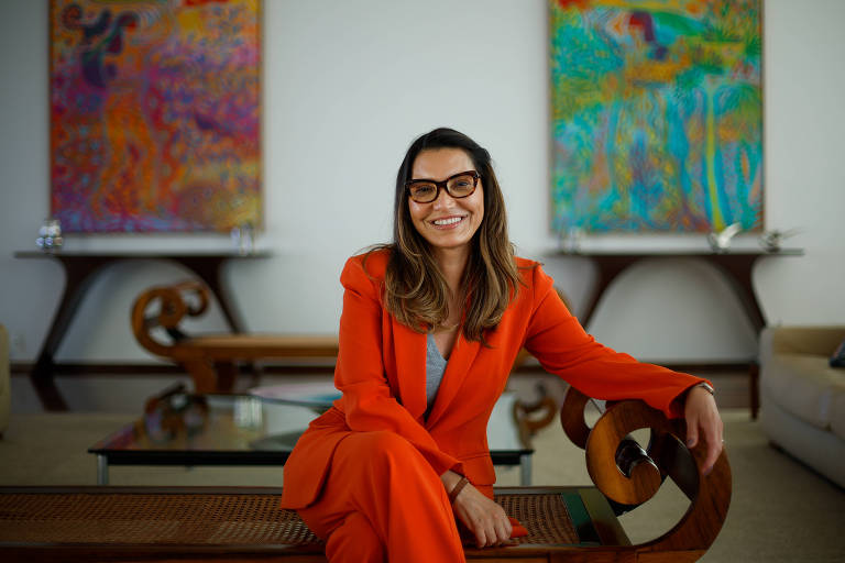 Podcast: Janja fala a Tati Bernardi sobre gafes e machismo - 23/05/2025 - Podcasts - Folha