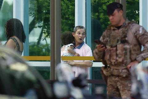 PM prende homem que teria ameaçado explodir bomba em frente a ministério em Brasília