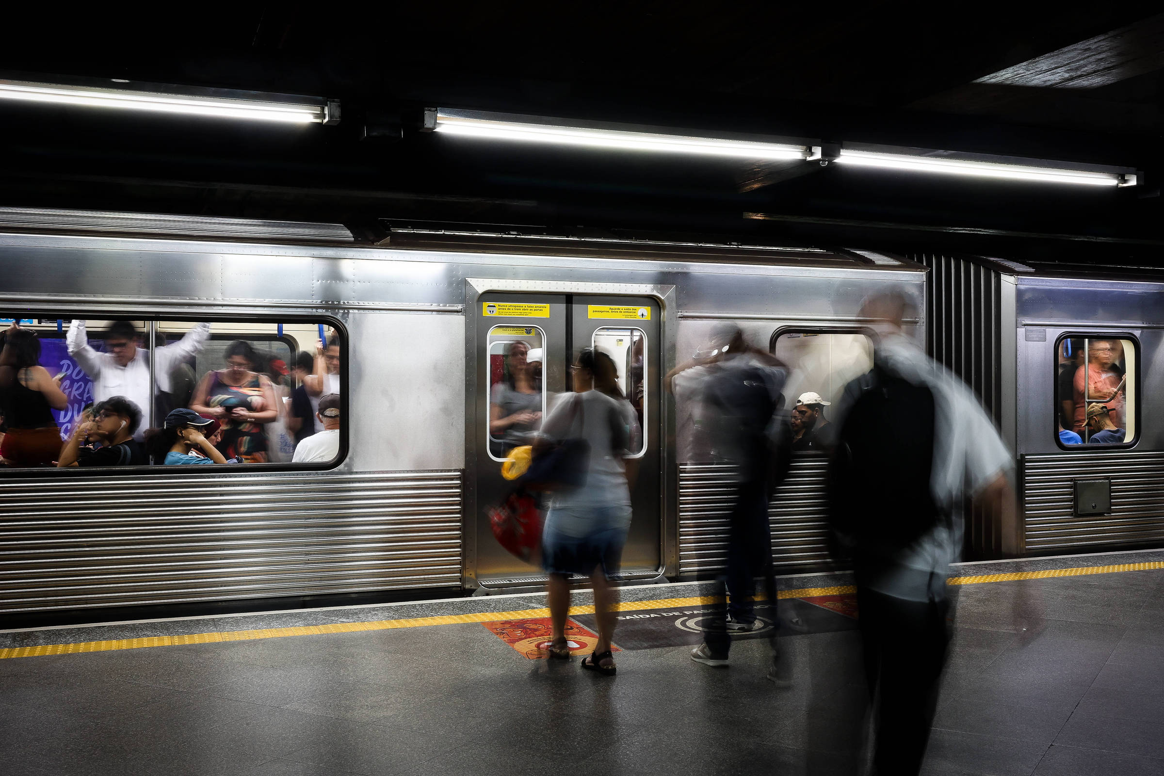 Categoria aceita proposta do governo e descarta greve no metrô de SP