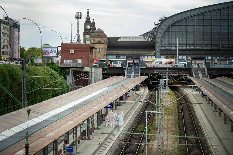 Mulher esfaqueia ao menos 18 pessoas na estação de trem de Hamburgo, na Alemanha