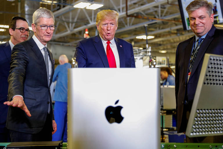 Influência de Tim Cook diminui enquanto tensão cresce entre Apple e Trump