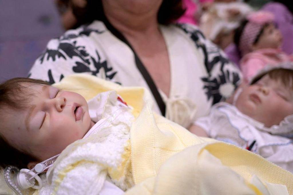 Bebês reborn: 'Apego por boneca pode vir da vontade de controle absoluto das relações'