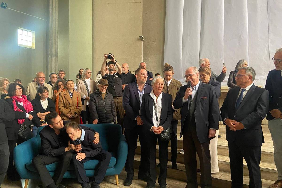 Sebastião Salgado é homenageado em abertura de exposição do filho