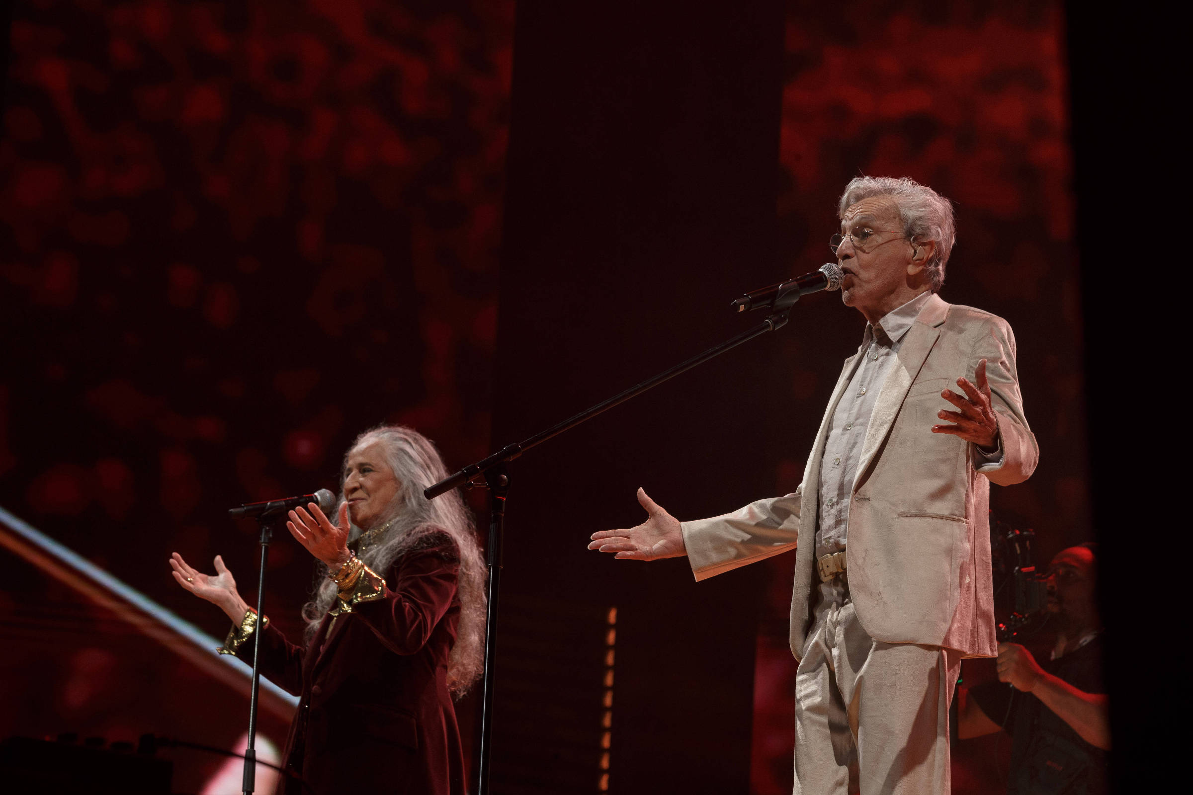 Disco eterniza dimensão histórica da turnê de Caetano e Bethânia