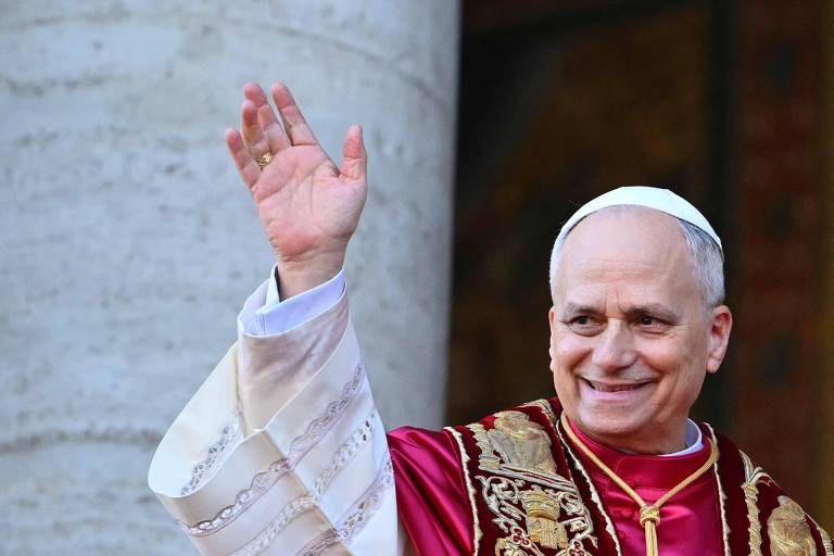 Papa Leão 14 realiza missa e se torna formalmente bispo de Roma