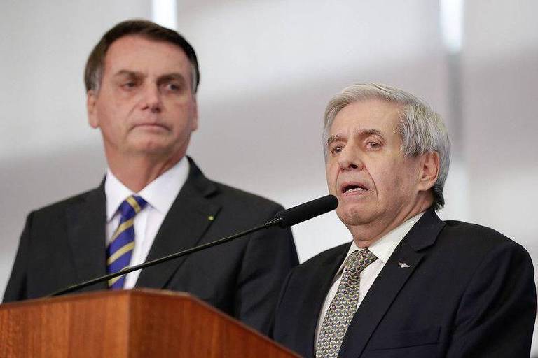 Testemunhas dizem que Bolsonaro se afastou de Augusto Heleno ao defender ex-GSI em trama golpista