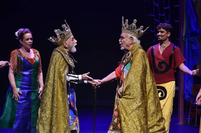 Veja cenas do espetáculo 'Haddad e Borghi: Cantam o Teatro, Livres em Cena'