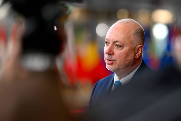 Bulgária diz estar pronta para aderir ao euro em 2026