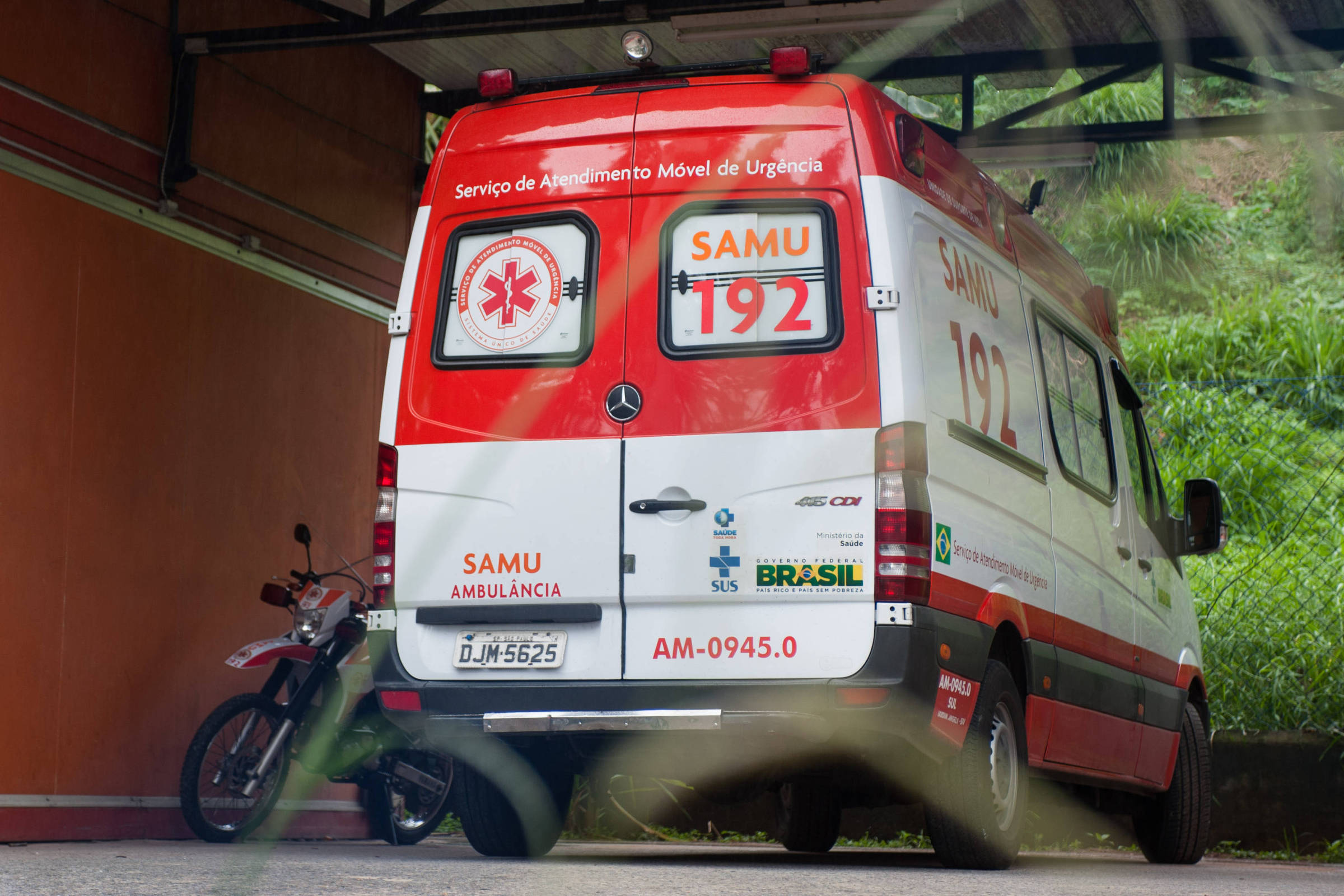 Em caso de emergência, devo levar o paciente ao hospital ou chamar o Samu? Veja perguntas e respostas