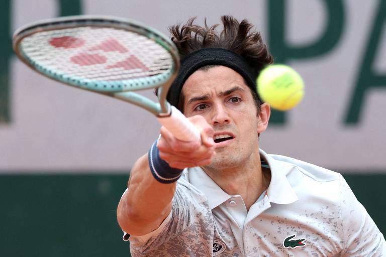 Próximo adversário em Roland Garros, francês elogia João Fonseca