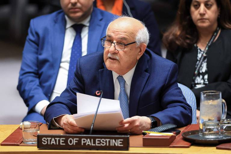 Embaixador da Palestina chora ao falar sobre morte de crianças em Gaza; veja vídeo