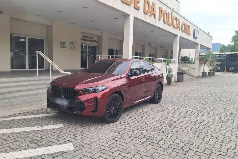 Carro de MC Poze avaliado em R$ 1 milhão é apreendido