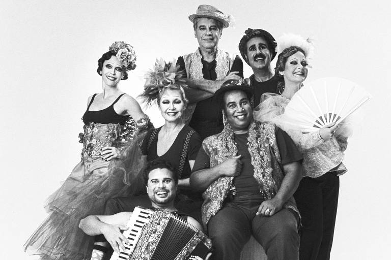 'Os Mambembes' celebra a arte e a amizade no teatro