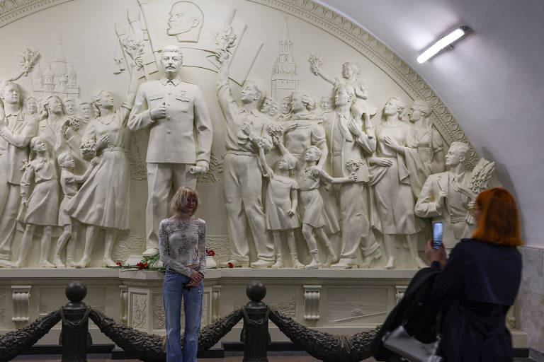 Seis décadas depois, Stálin está de volta ao Metrô de Moscou