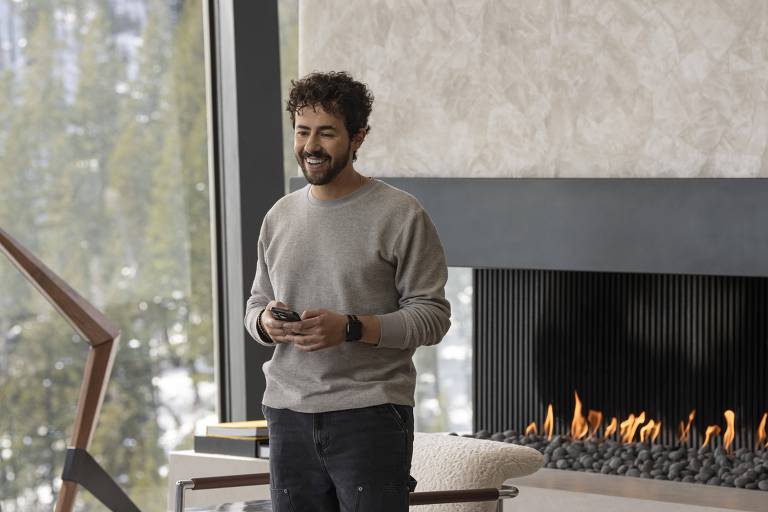 Ramy Youssef interpreta Jeff, criador de uma inteligência artificial