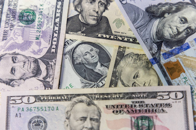 Dólar abre em alta nesta segunda-feira após novas ameaças de tarifas de Trump