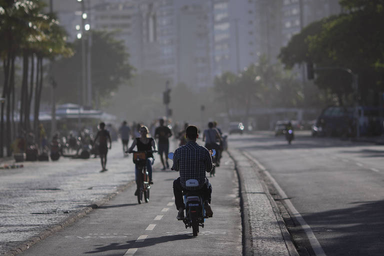 Paes mantém proibição de circulação e estacionamento de ciclomotores no calçadão do Rio
