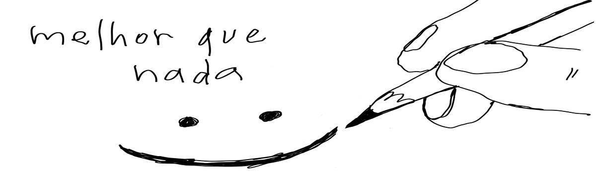 A tirinha em preto e branco de Estela May, publicada em 30/05/25, traz uma mão segurando um lápis desenhando uma carinha feliz. Acima da imagem, “melhor que nada”.