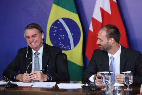 Bolsonaro transferiu R$ 2 milhões a Eduardo Bolsonaro nos EUA via Pix: 'Dinheiro é meu e é limpo'