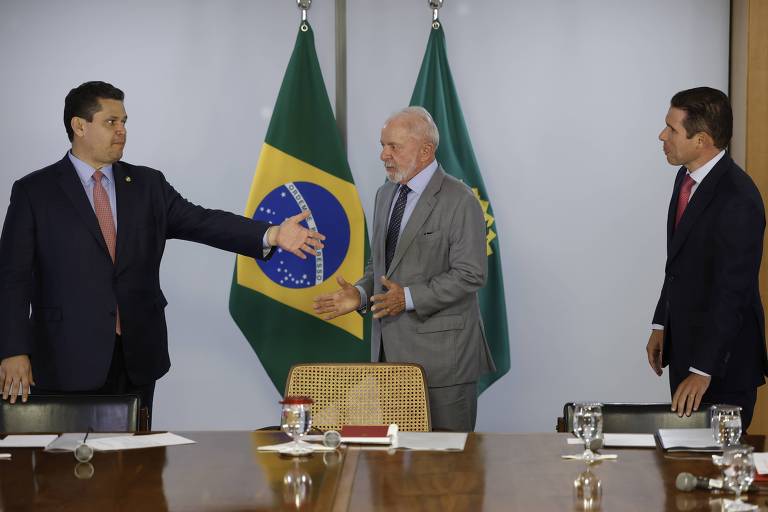 Congresso cobra corte de gastos, mas trava projetos de supersalários e previdência militar