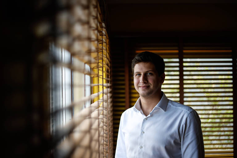 Mundo ideal é puxar centro para perto e não jogá-lo para direita, diz João Campos