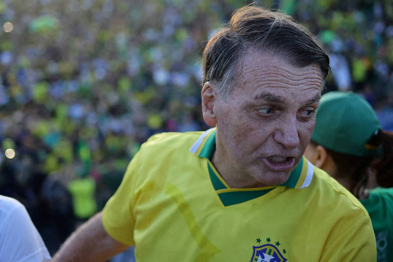 Bolsonaro pede dispensa de Pazuello e mais 3 testemunhas em ação no STF