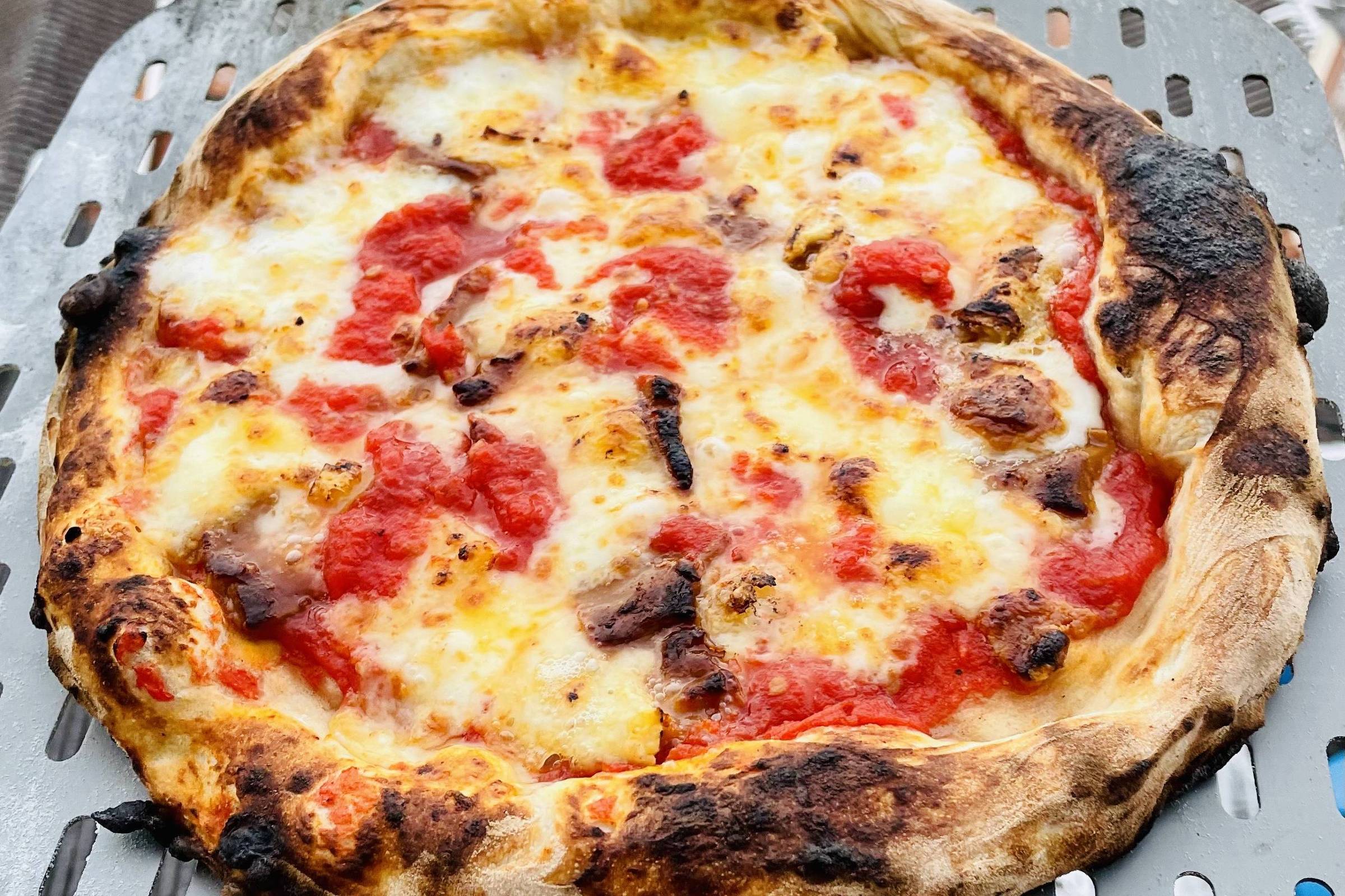 A tarde em que assei (queimei) pizza num forno elétrico profissional