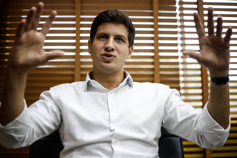 Nikolas viraliza porque diz a coisa precisa, não necessariamente certa, na hora devida, diz João Campos