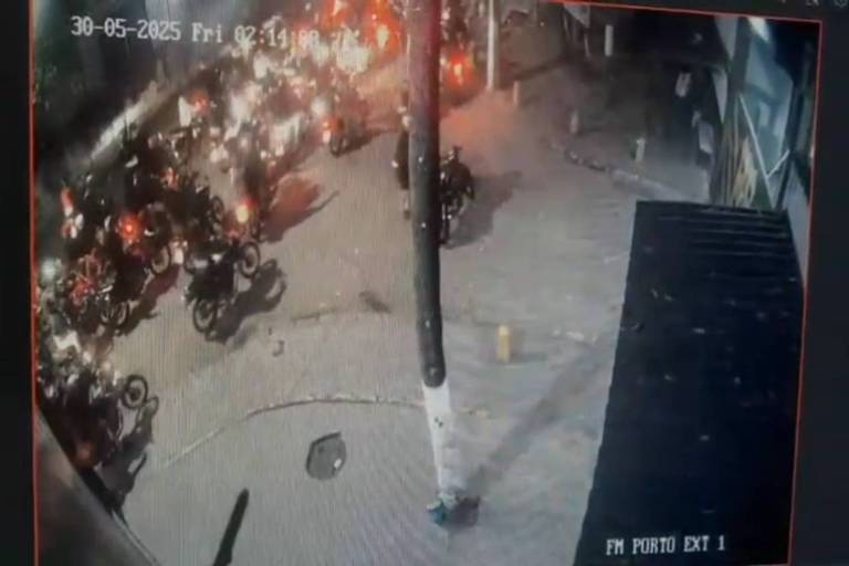 Motoqueiros fazem protesto em frente a cadeia e pedem liberdade de MC Poze no RJ