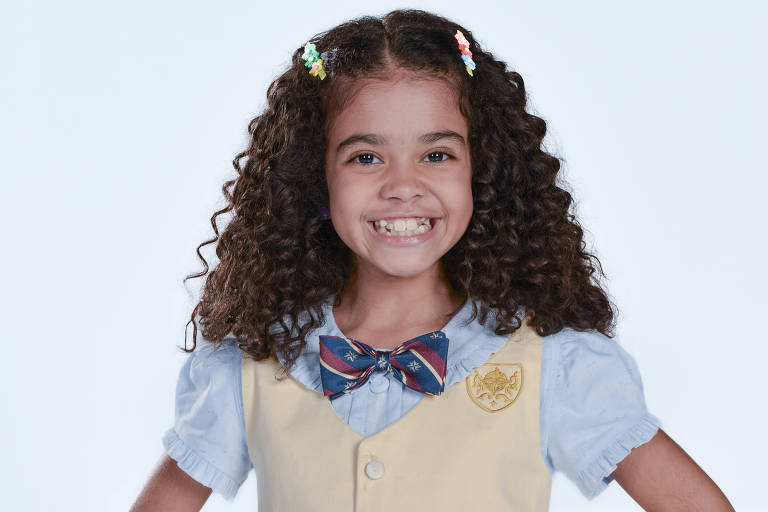 Wallentina Bonfim como Manuela em 'A Caverna Encantada'